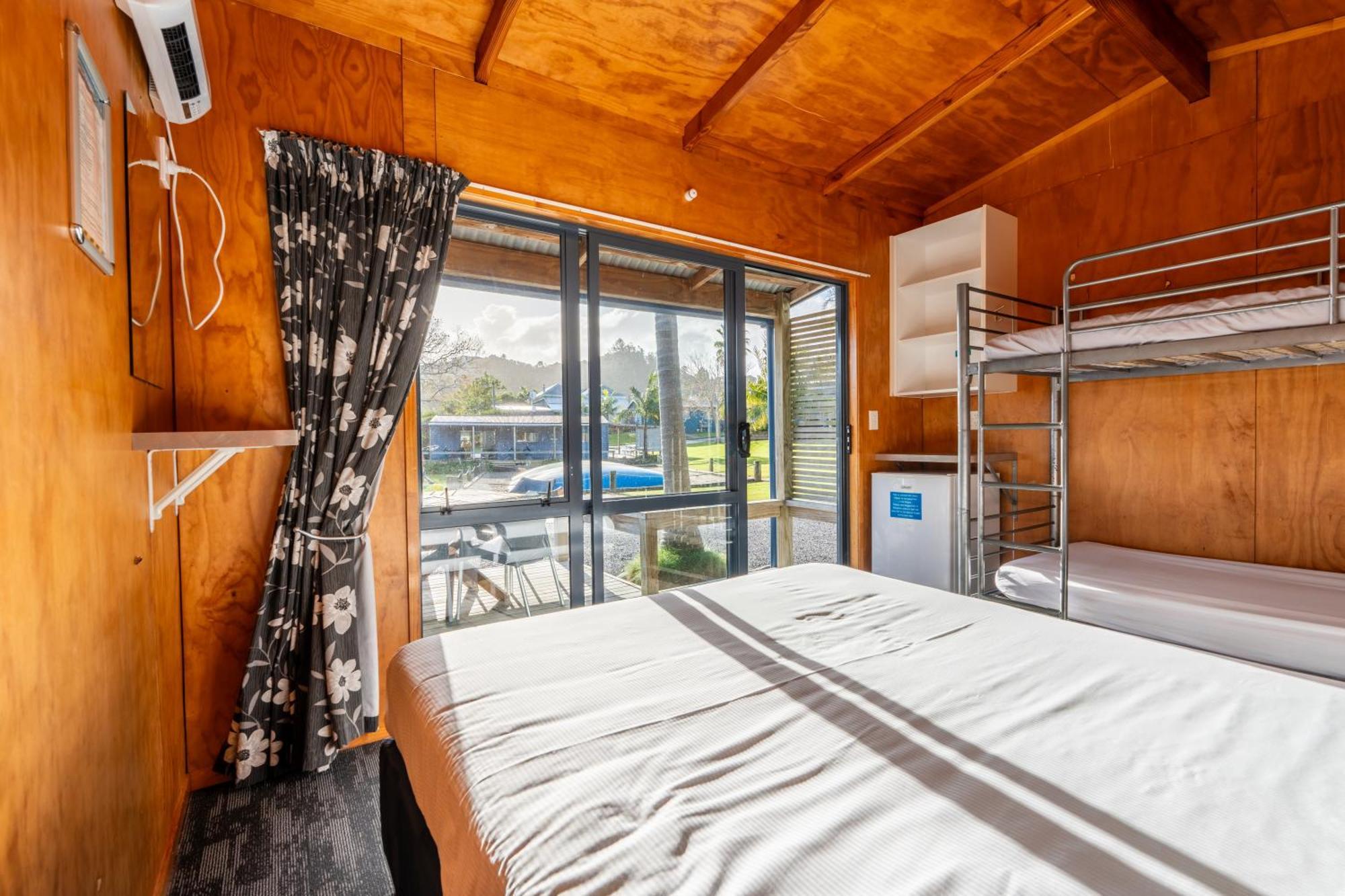 Coromandel TOP 10 Holiday Park Exterior foto