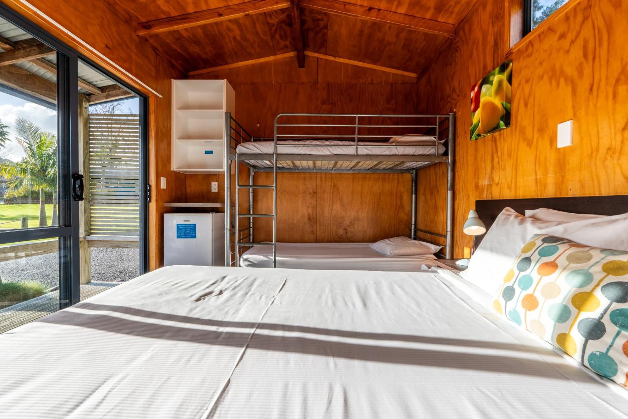 Coromandel TOP 10 Holiday Park Exterior foto