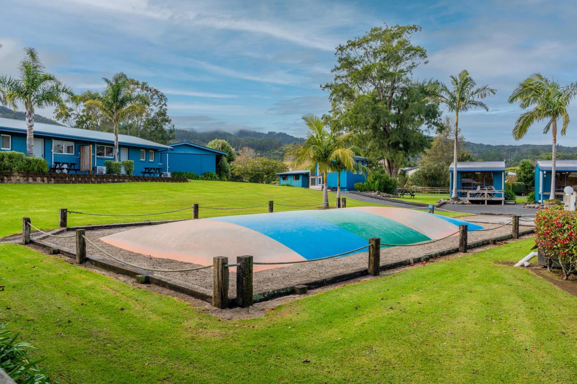 Coromandel TOP 10 Holiday Park Exterior foto