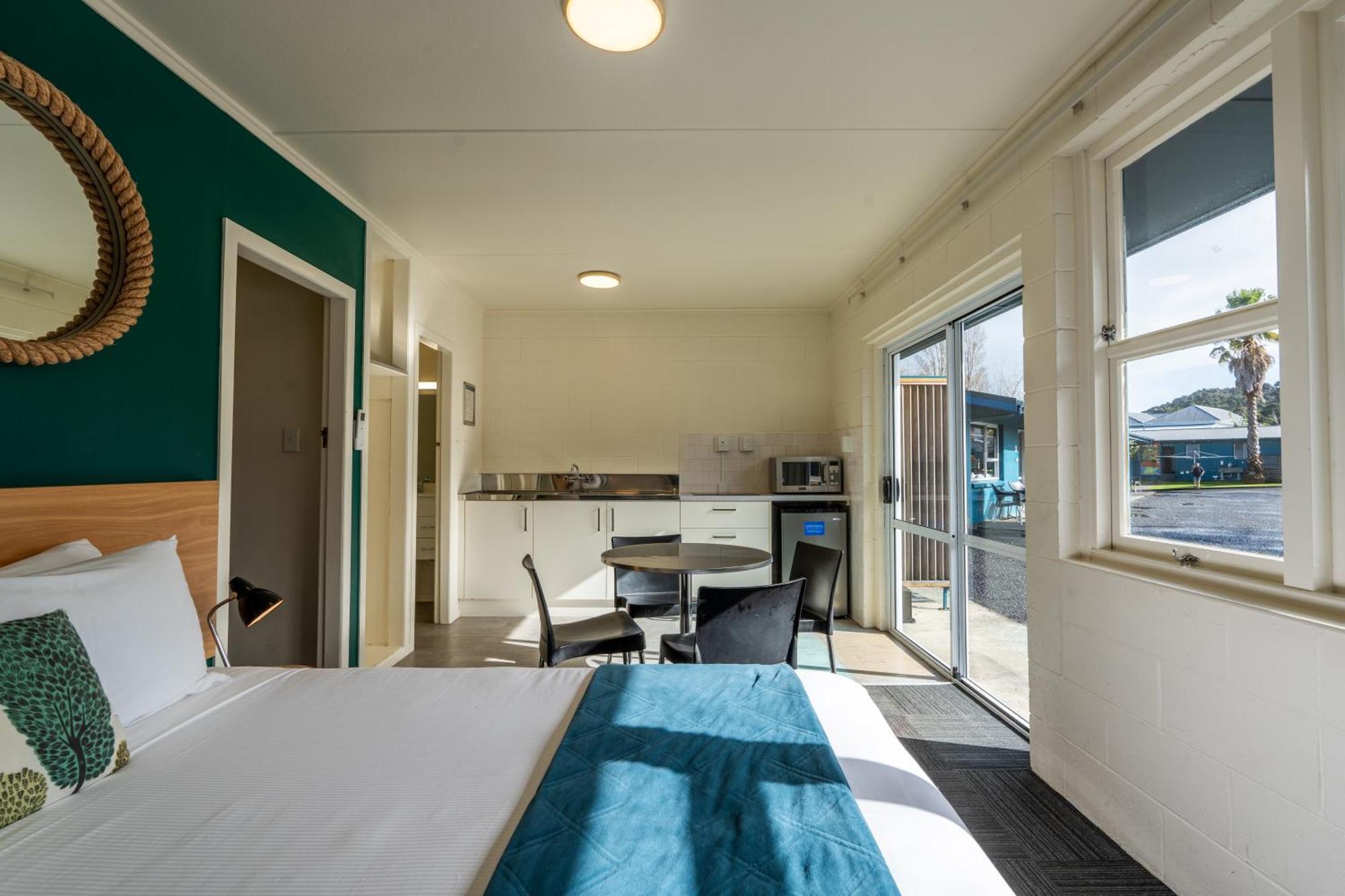 Coromandel TOP 10 Holiday Park Exterior foto