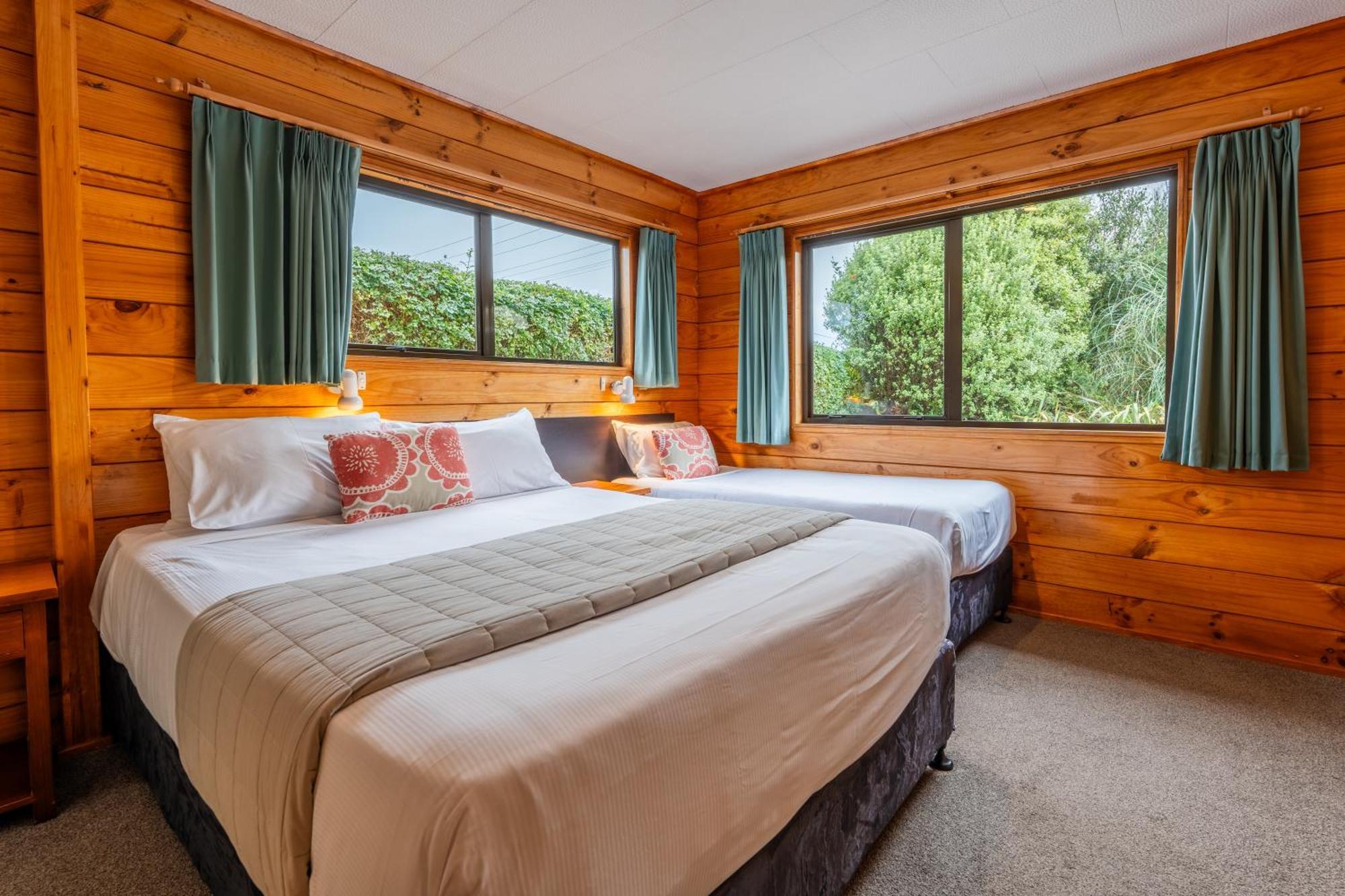 Coromandel TOP 10 Holiday Park Exterior foto