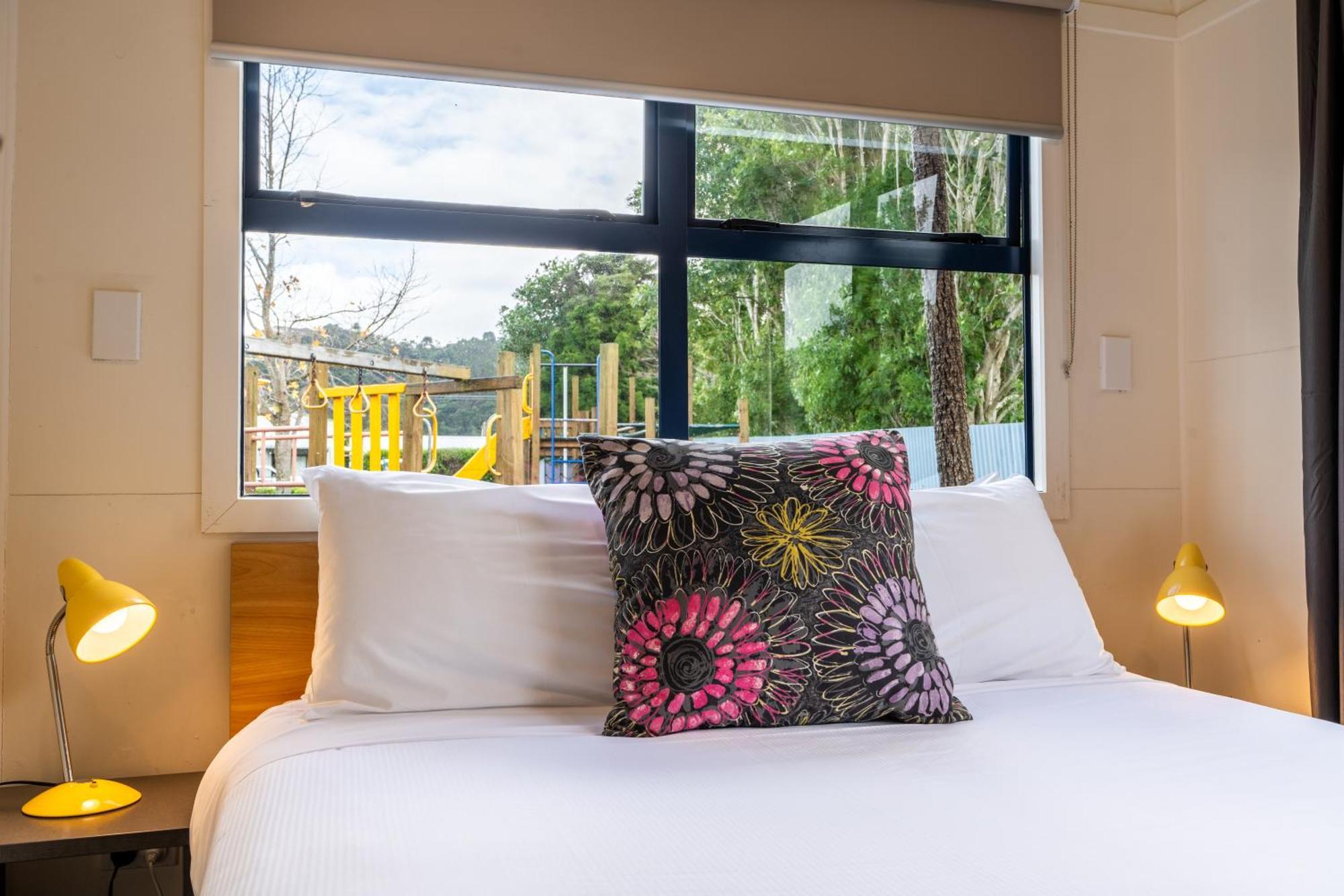 Coromandel TOP 10 Holiday Park Exterior foto
