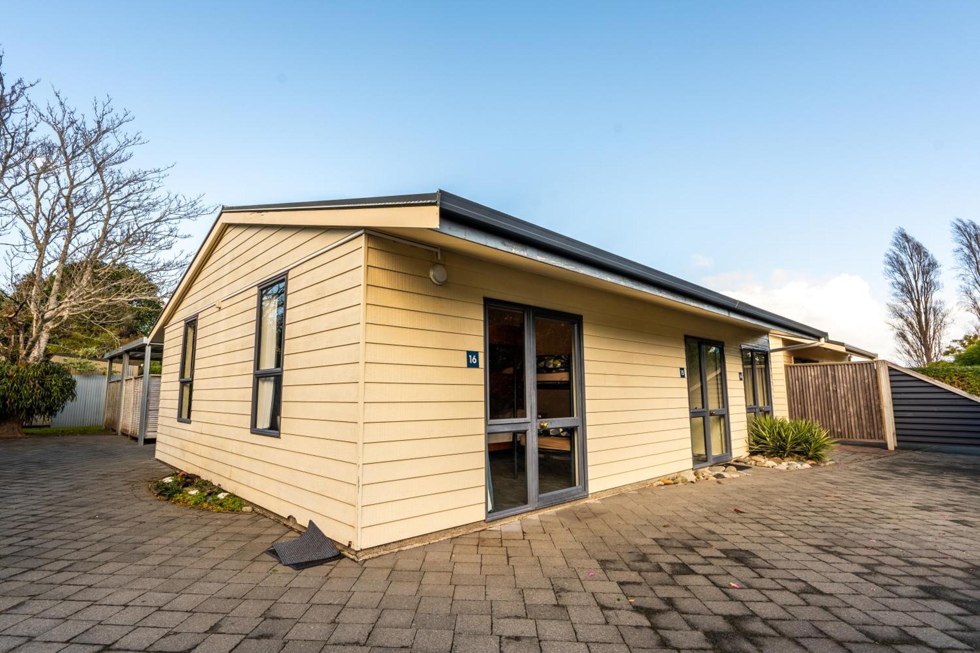Coromandel TOP 10 Holiday Park Exterior foto