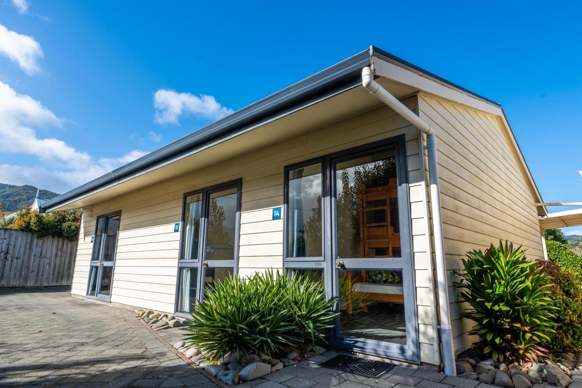 Coromandel TOP 10 Holiday Park Exterior foto