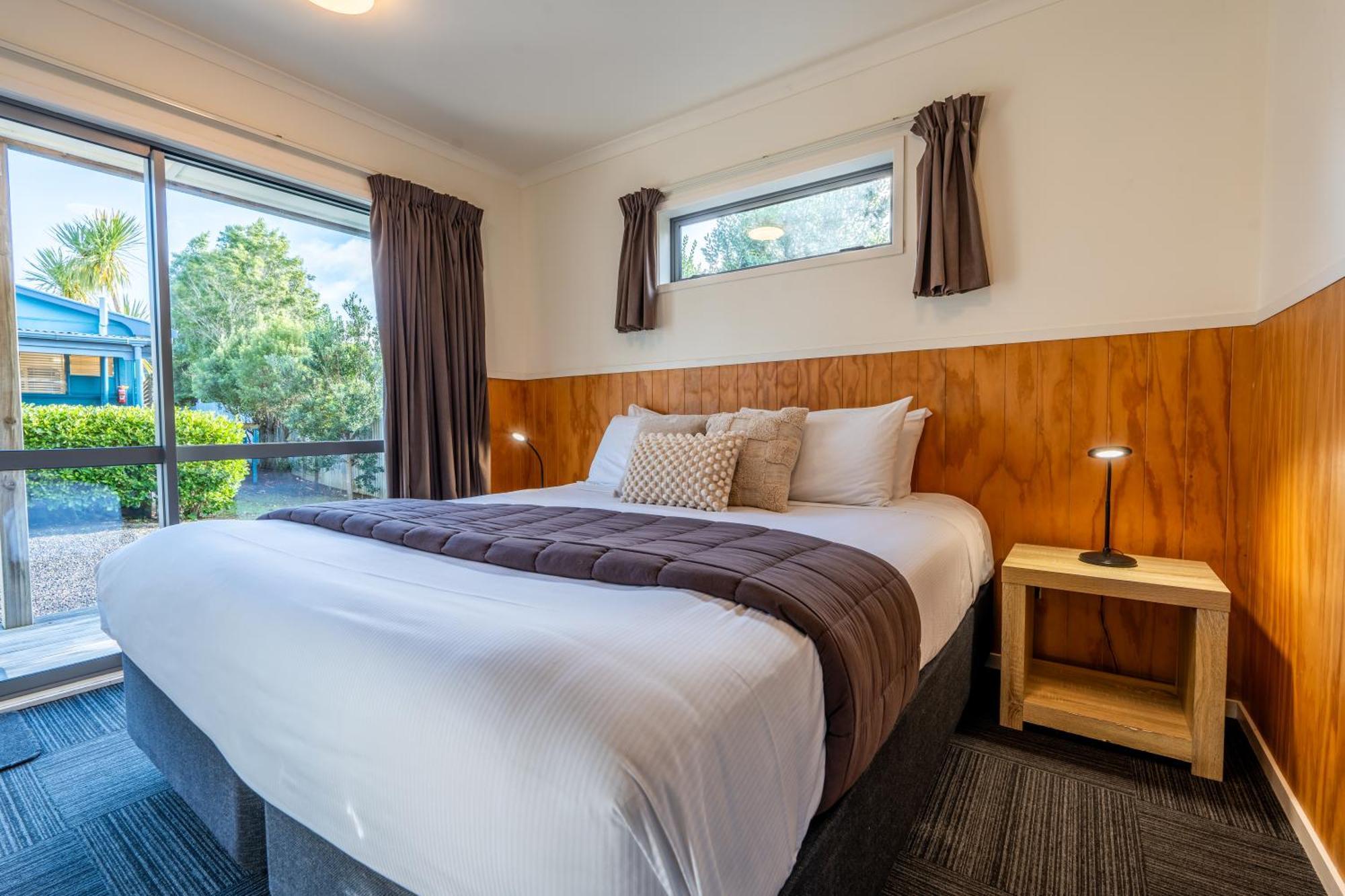 Coromandel TOP 10 Holiday Park Exterior foto