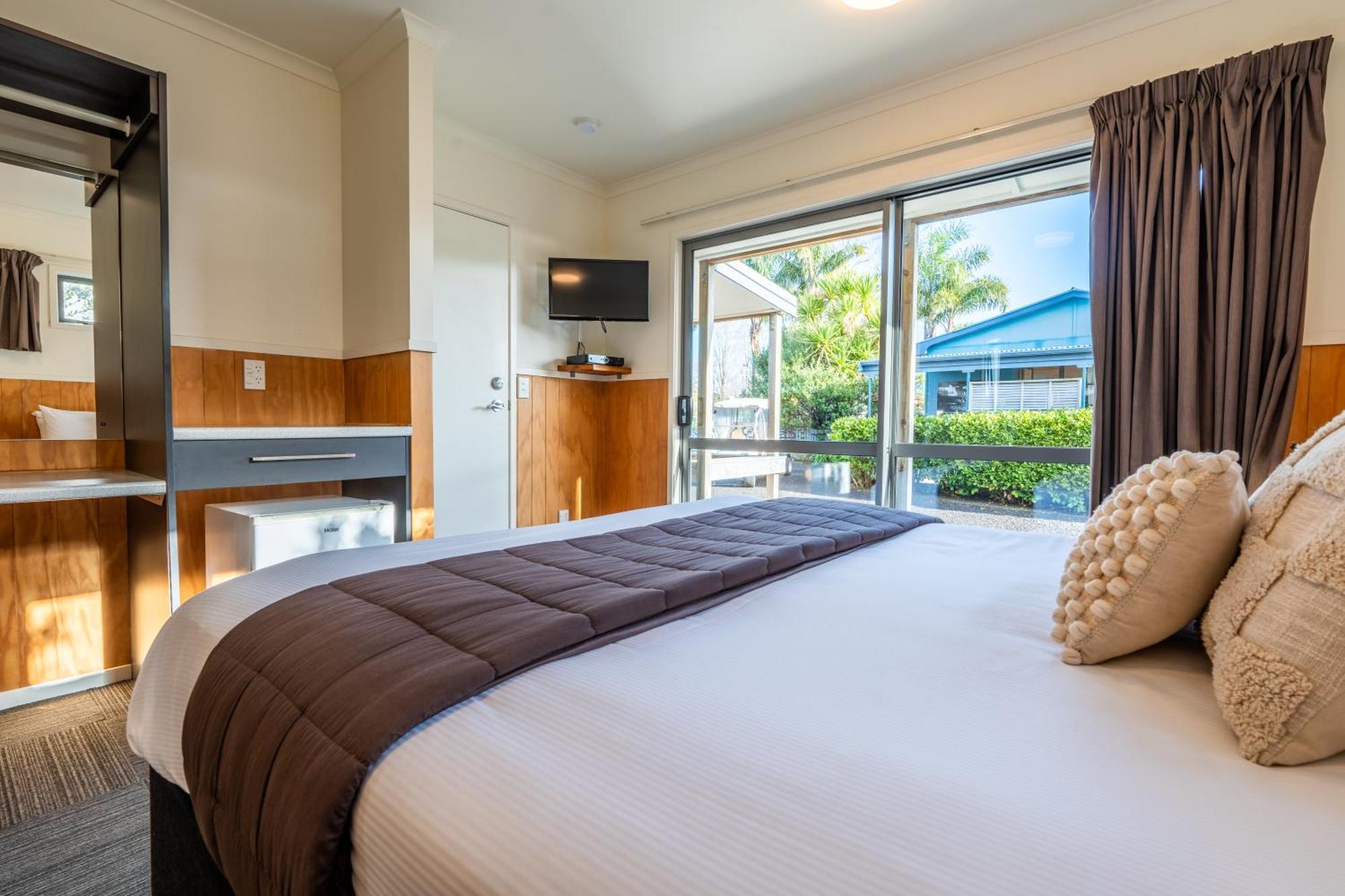 Coromandel TOP 10 Holiday Park Exterior foto